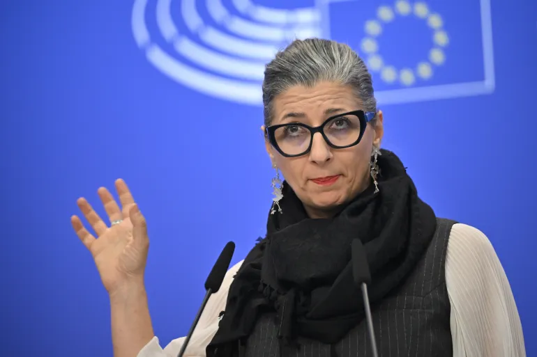 ألبانيزي تدعو لتعليق العلاقات مع الكيان الإسرائيلي!