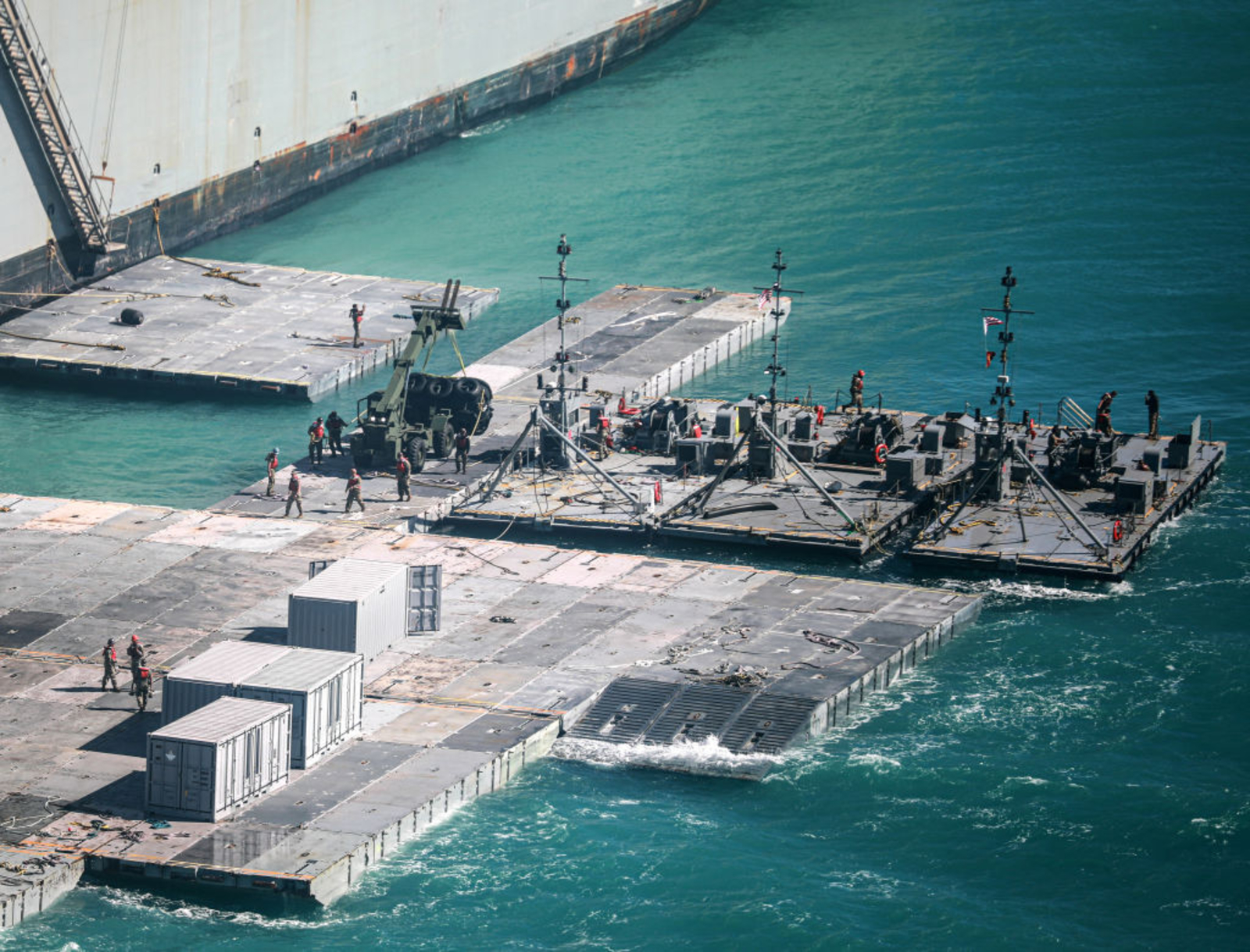 أسوشيتد برس: واشنطن ستعيد تركيب الرصيف البحري قبالة غزة لأيام ثمّ إزالته نهائياً!