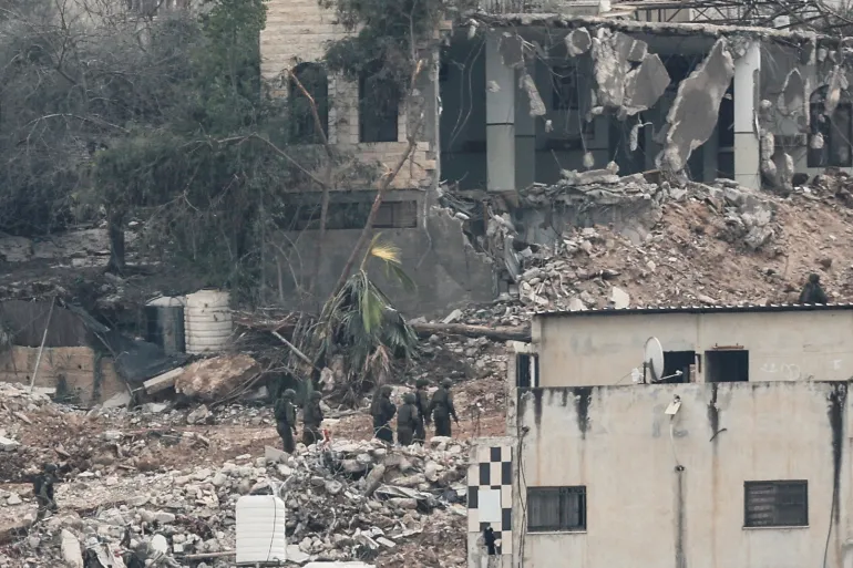 الاحتلال يفرض حظر تجوال في بلدة طمون ويقطع خطوط الكهرباء!