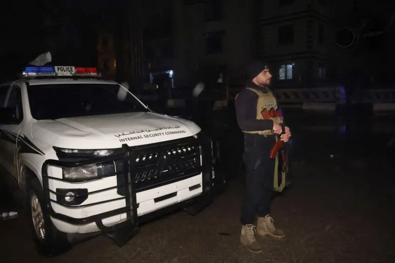 استشهاد عنصر أمن وإصابة اثنين آخرين بتفجير انتحاري استهدف محيط كنيسة في حلب