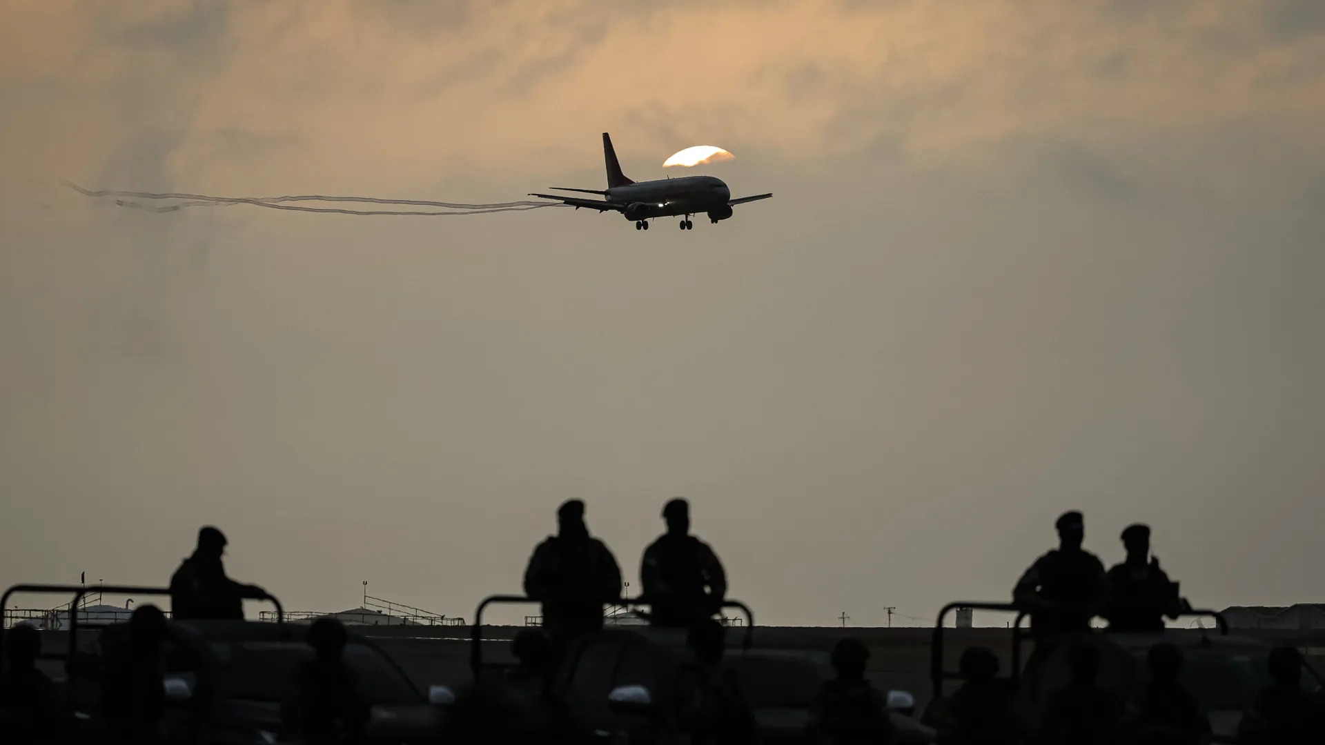 عدوان بالطيران الحربي يستهدف فانزويلا والحكومة تتهم واشنطن بالهجوم!
