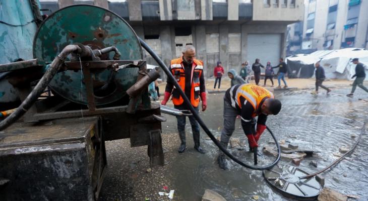 بلدية غزة تناشد العالم دعمها في توفير الآليات وفتح الطرق!