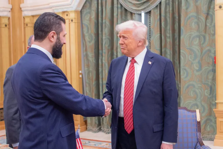 ترامب يُبدي إعجابه مجدّداً بالرئيس أحمد الشرع!