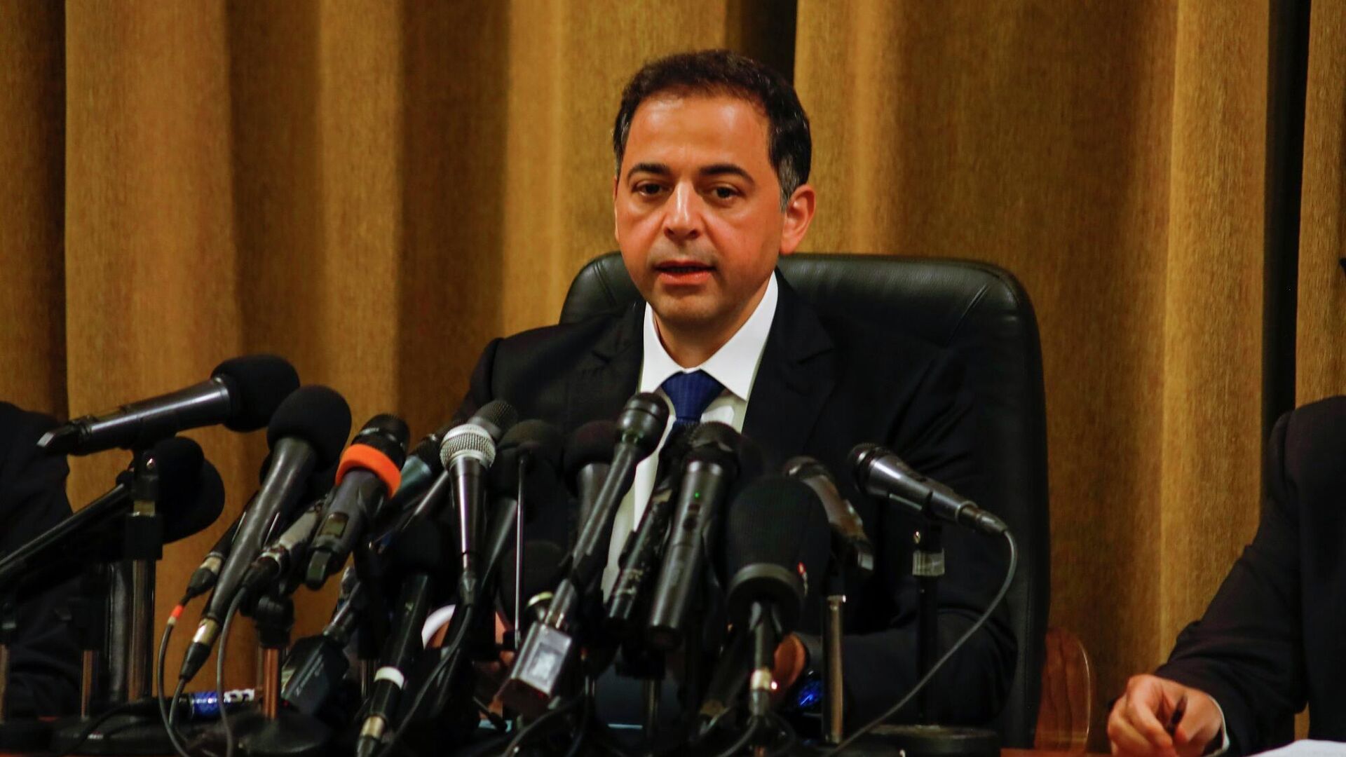 منصوري: رواتب القطاع العام بالدولار على  سعر صرف 85500 ليرة!