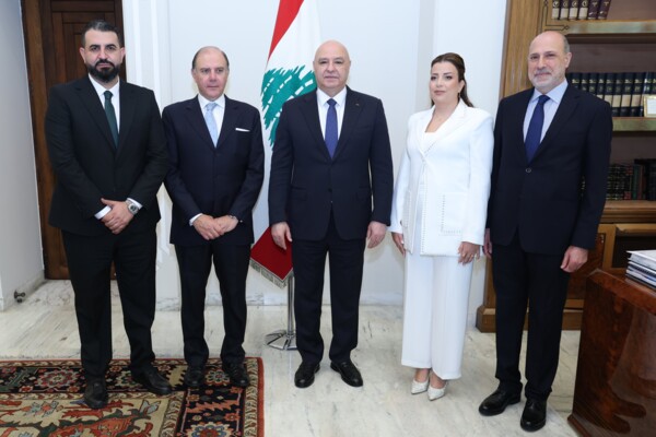 حاكم مصرف لبنان وأعضاء هيئة الأسواق المالية يؤدّون اليمين أمام الرئيس عون!