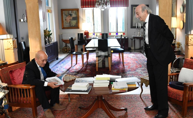 جنبلاط: نفضل وجهة نظر برّي ولودريان على وجهات نظر القوات!