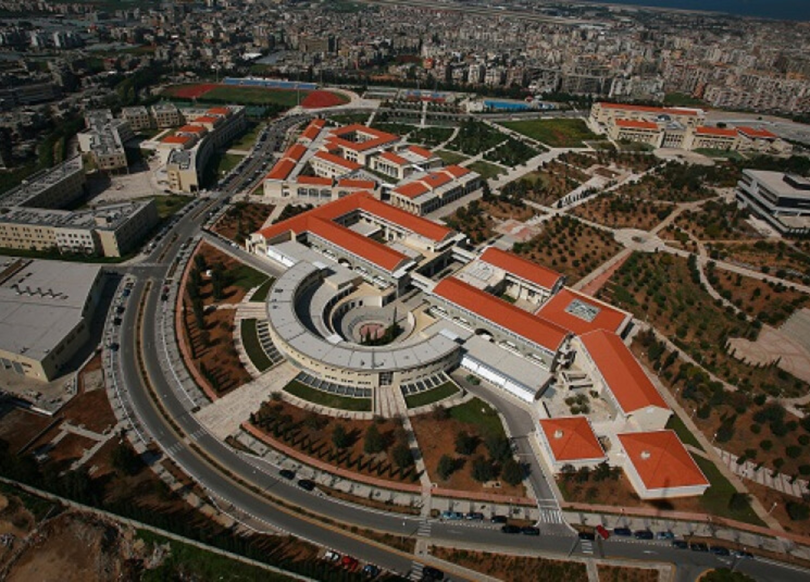 متعاقدو اللبنانية: نريد 50% مما كنا نتقاضاه قبل الأزمة