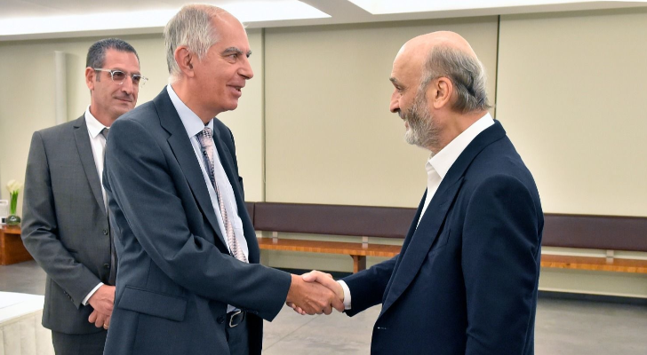 جعجع لسفير فرنسا: منع الحرب في لبنان بيد ميقاتي وبري