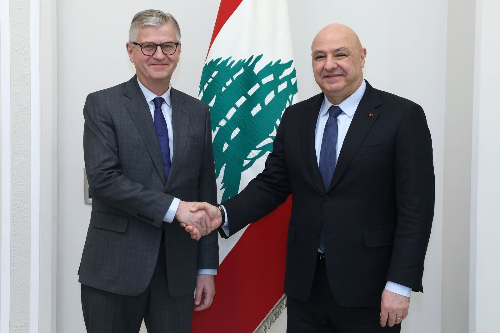 عون: نرحب بأي دولة ترغب بإبقاء قوّتها بالجنوب!