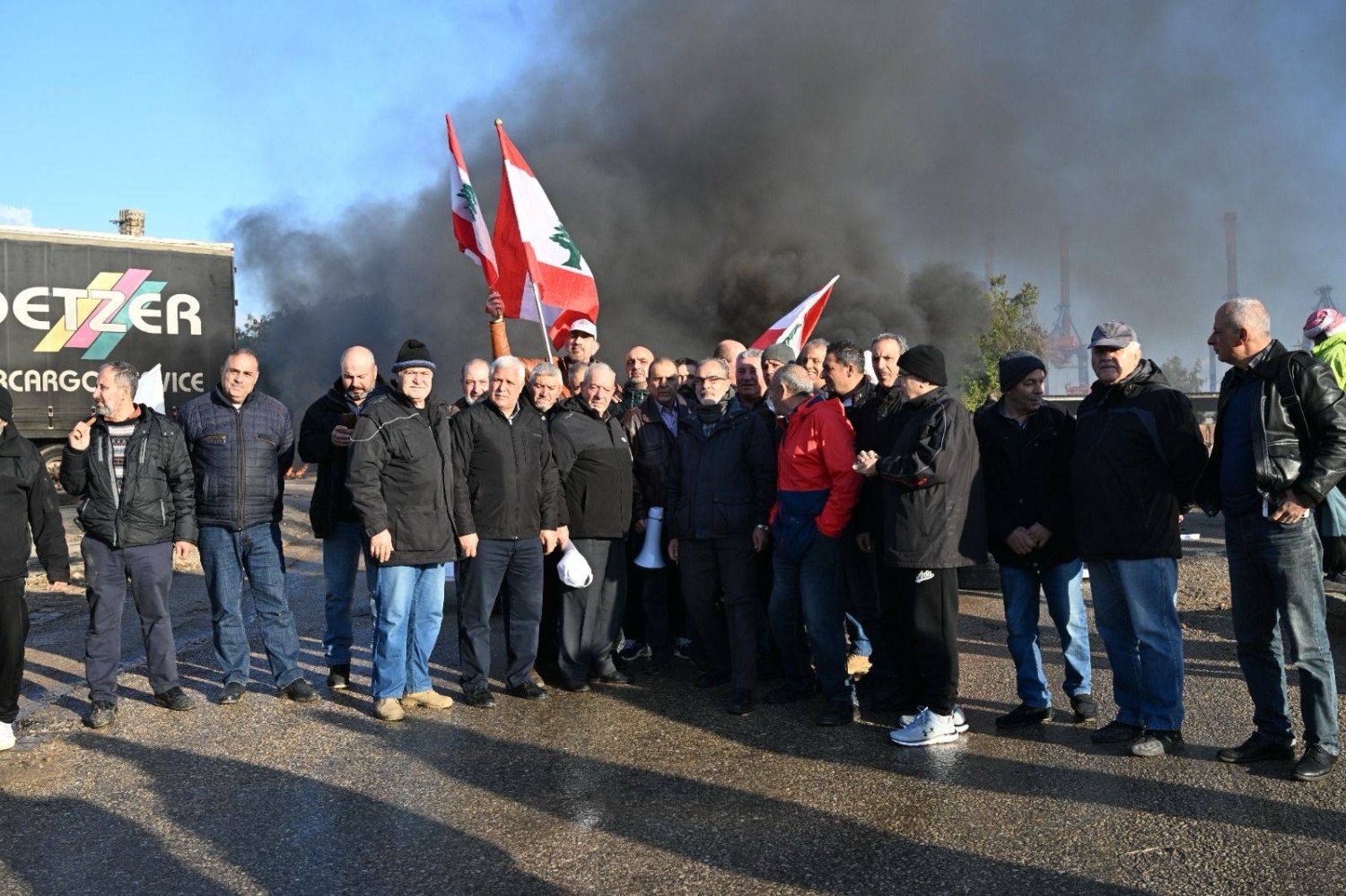 العسكريون يتظاهرون أمام السراي الحكومي.. وميقاتي: جلسة مهمة!