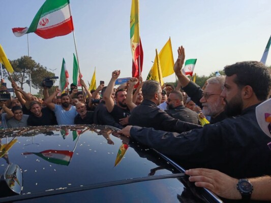 لاريجاني من مطار بيروت: سنقف إلى جانب شعب لبنان العزيز في مختلف الظروف!