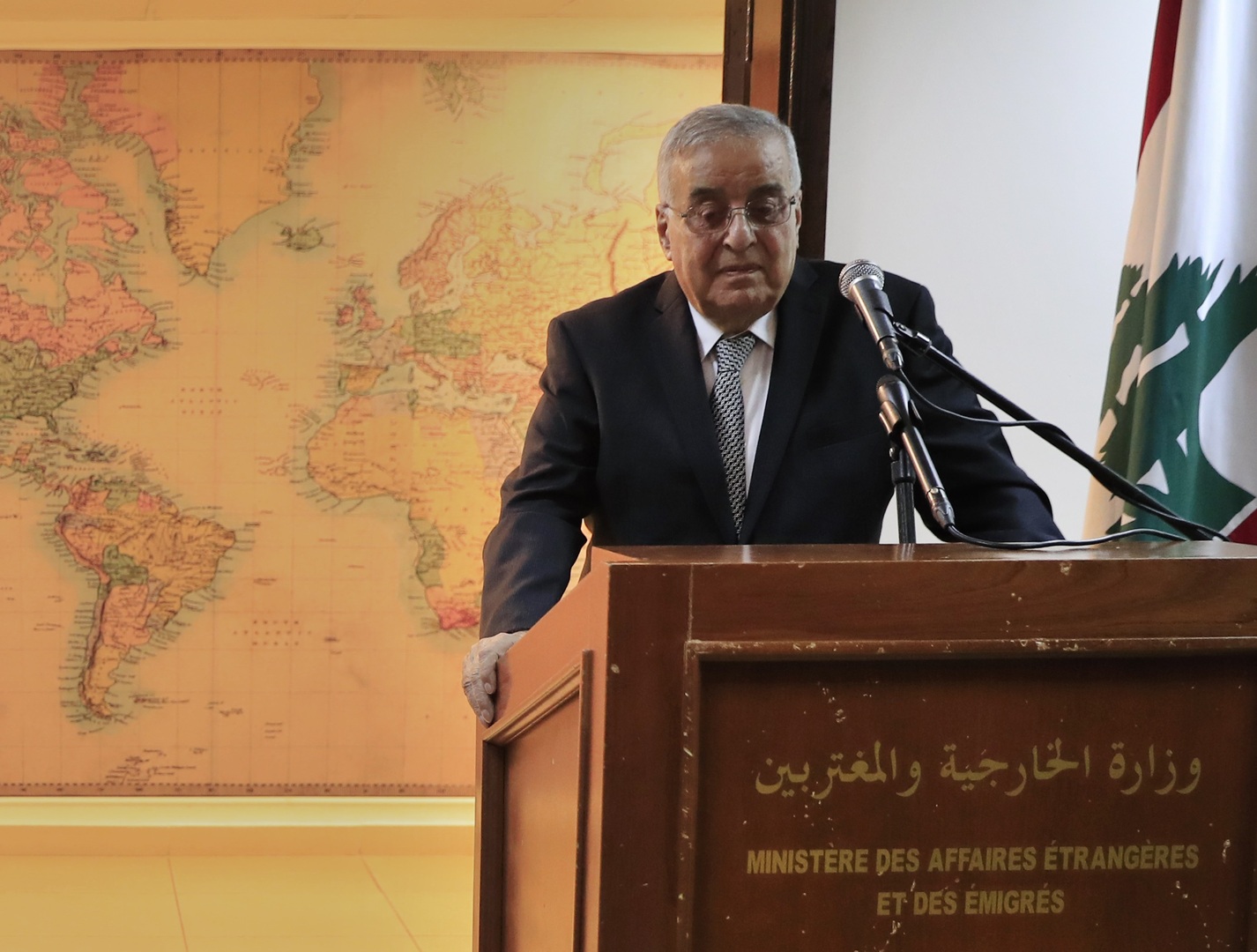 وزير الخارجية اللبناني: مطار بيروت الدولي مدني وآمن..