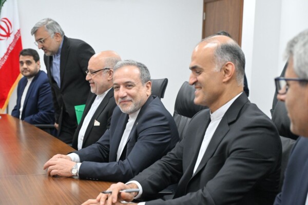 عراقجي بعد لقائه رجي: إيران تدعم حزب الله كمجموعة مقاومة لكنها لا تتدخل في شؤونه!