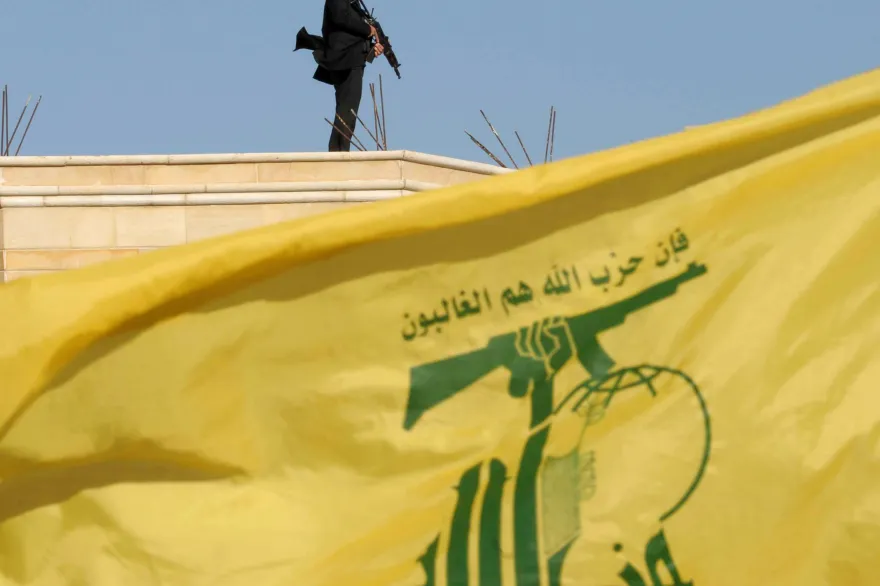 حزب الله يعلن استهداف ثكنة وموقع إسرائيليين خلف الحدود