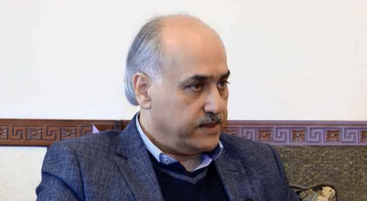 أبو الحسن: لدينا خيار واحد وهو التمديد لقائد الجيش!