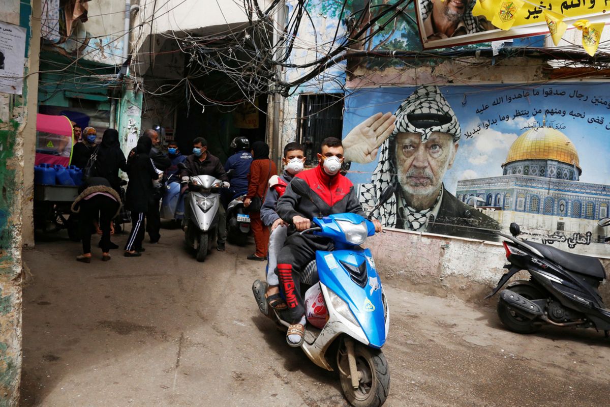 بعد انتهاء الاشتباكات.. القوة الفلسطينية المشتركة تعود للعمل في عين الحلوة!