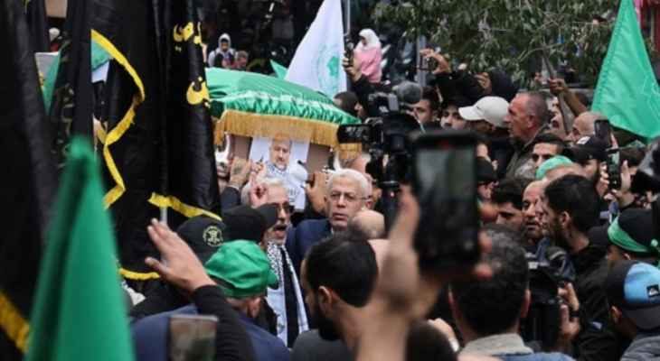 آلاف الفلسطينيين واللبنانيين يشيّعون العاروري ورفيقيه في الطريق الجديدة!