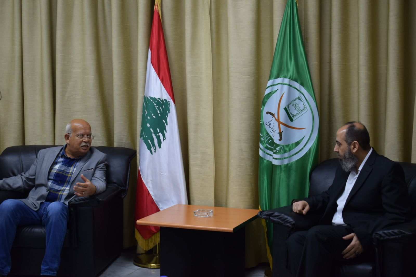 الأمين العام للجماعة يستقبل الأمين العام السابق للحزب الشيوعي ووفداً من ندوة العمل الوطني!