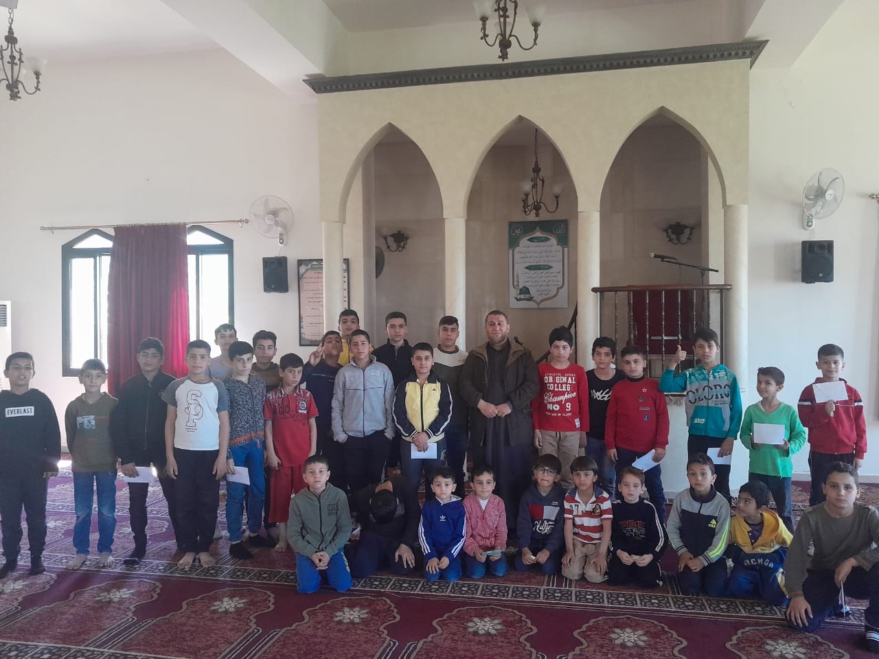 مركز الإيمان أنهى دورة بقرآننا تحيا أمتنا بمشاركة 75 شخصًا..