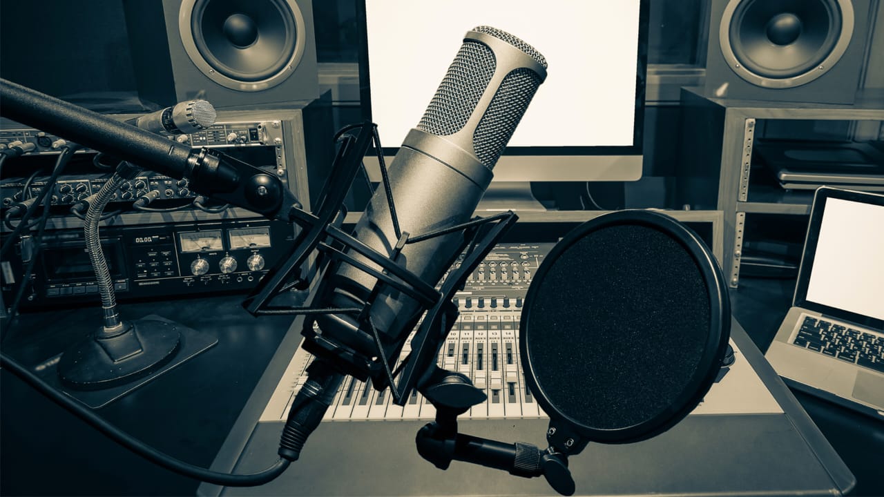 إذاعة الفجر في لبنان تعيد إرسالها إلى البقاع