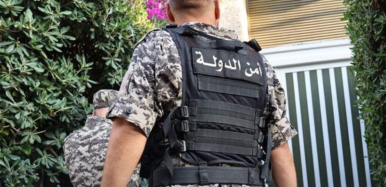 أمن الدولة في البقاع يدهم خيمة للاجئين ويصادر أسلحة