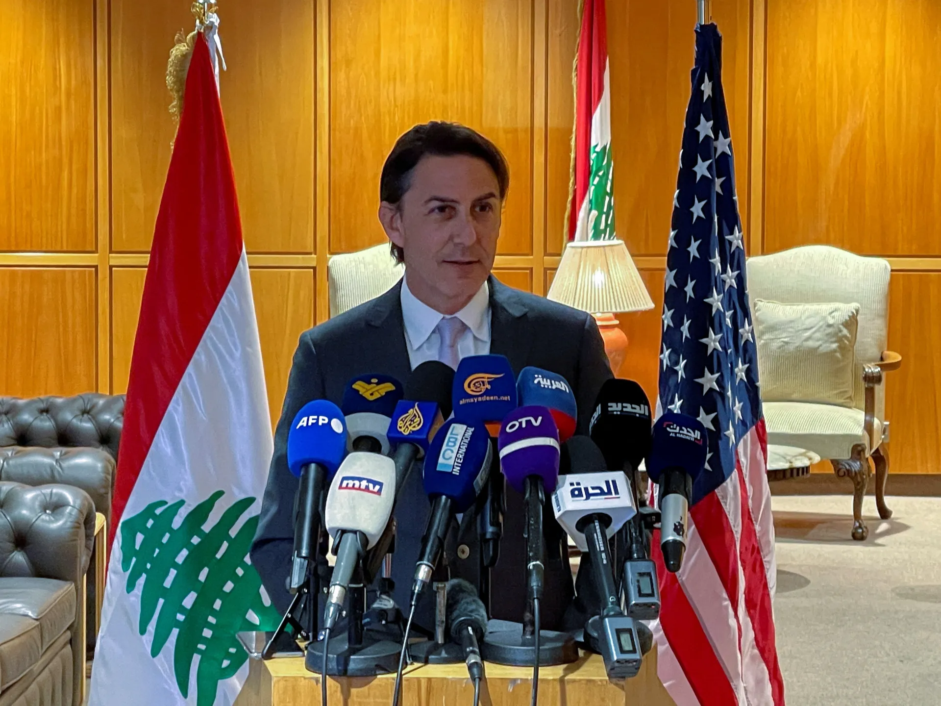 وزير الحرب التقى هوكشتاين: لجهد سياسي يبعد التصعيد مع لبنان!