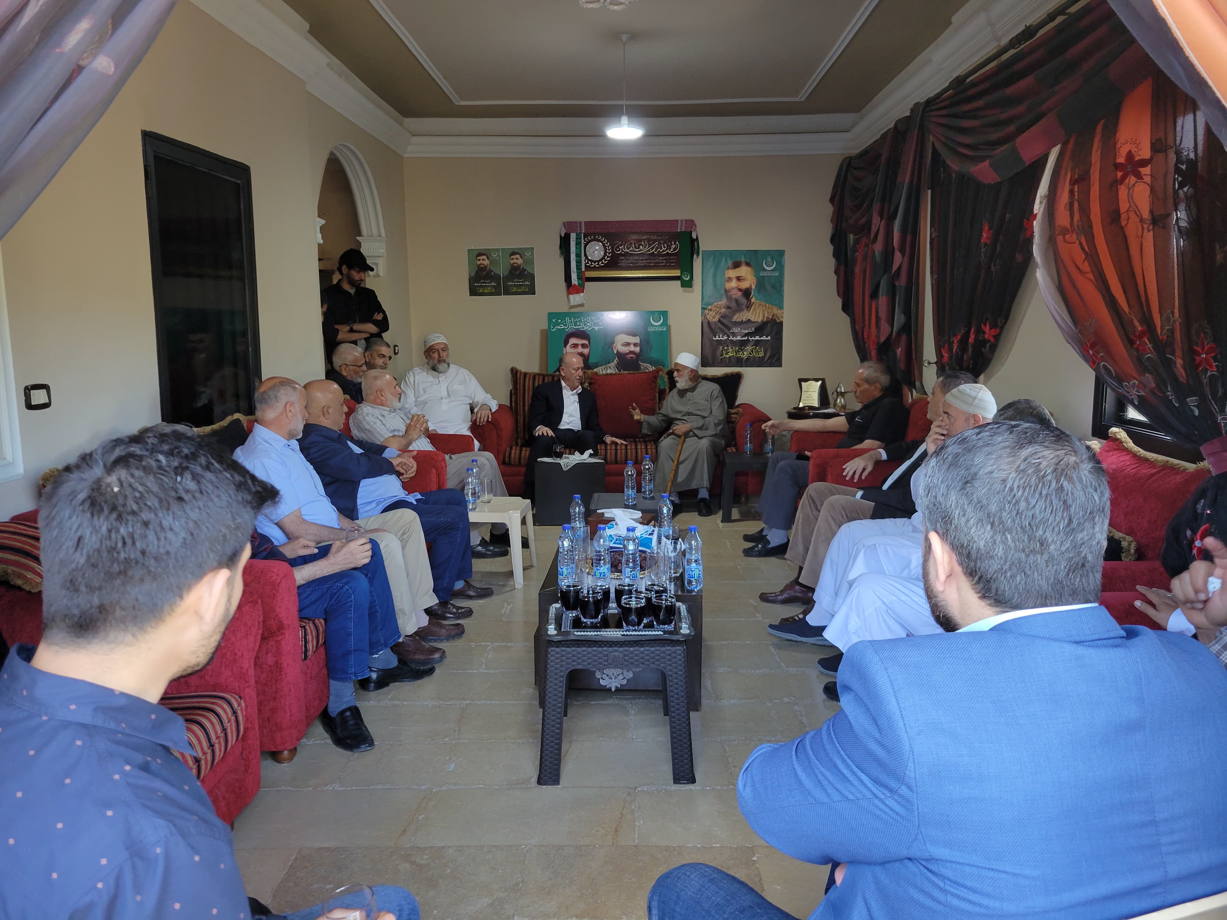 ريفي يزور والد الشهيدين خلف.. إليكم التفاصل!