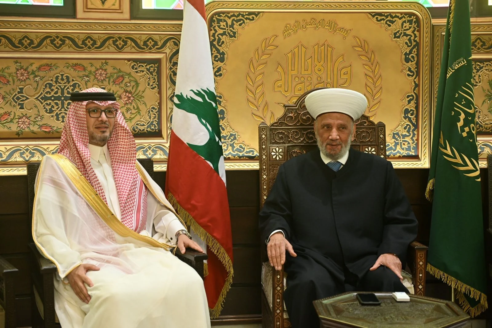 دريان يستقبل البخاري وتأكيد على أهمية استقرار لبنان ودعم الجيش!