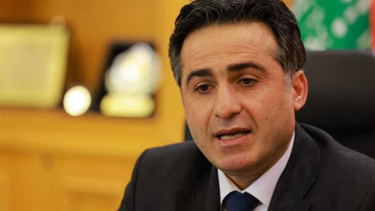 حمية: الغارة الإسرائيلية على معبر المصنع أغلقت طريقا يستخدمه مئات الآلاف للنزوح!