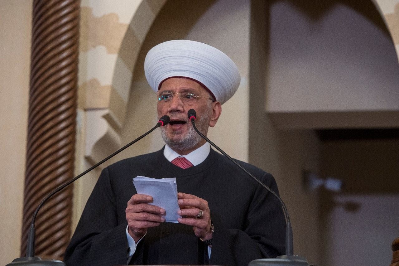 المفتي دريان يتصل بعون وعثمان مهنئًا بالتمديد: إنجاز وطني!