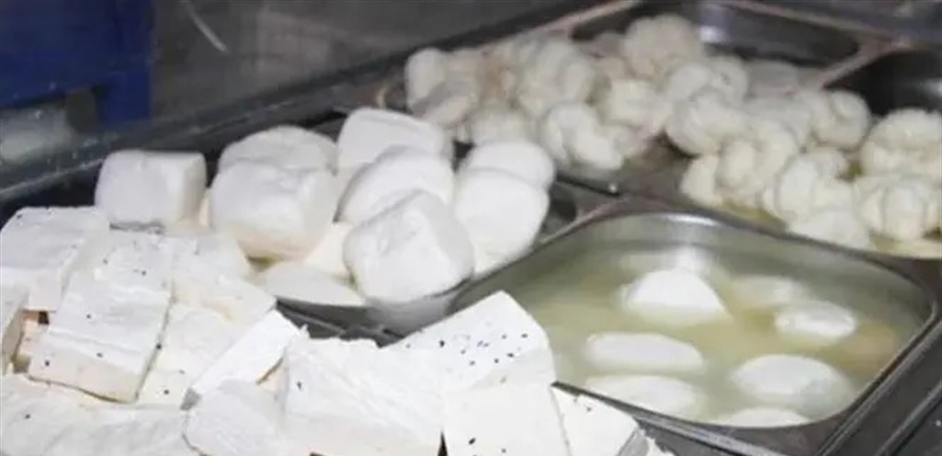 غير مطابق للمواصفات... إقفال محل أجبان وألبان في صور!