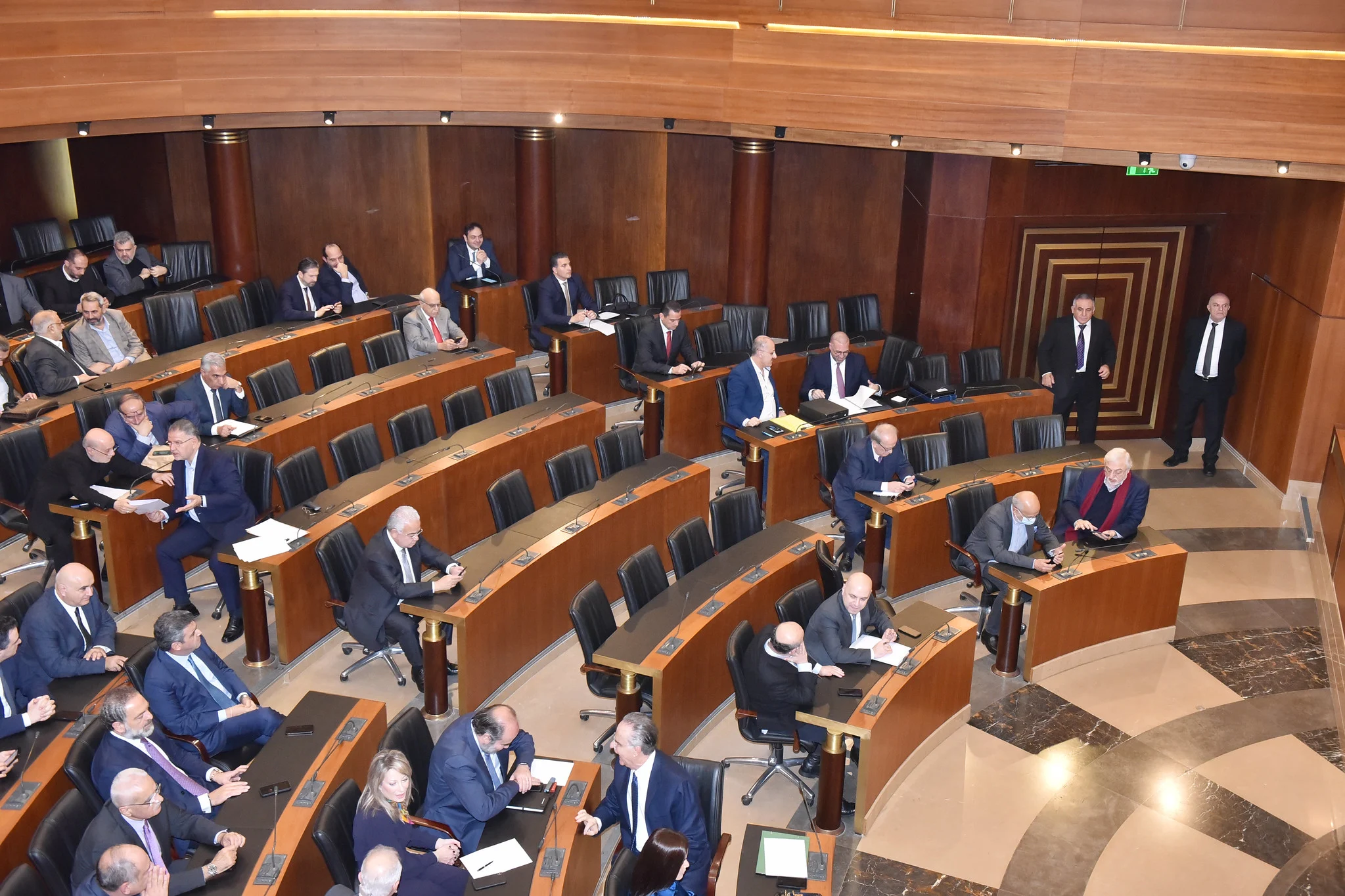 جلسة تشريعية في ساحة النجمة...