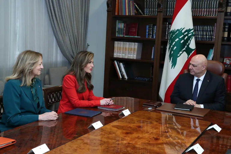 بتصريحات مثيرة للجدل... أورتاغوس تدعو من بيروت لعدم إشراك حزب الله في الحكومة!