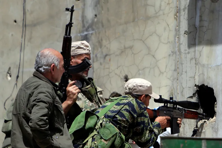 ارتفاع قتلى اشتباكات مخيم عين الحلوة إلى 6 والمصابون بالعشرات!