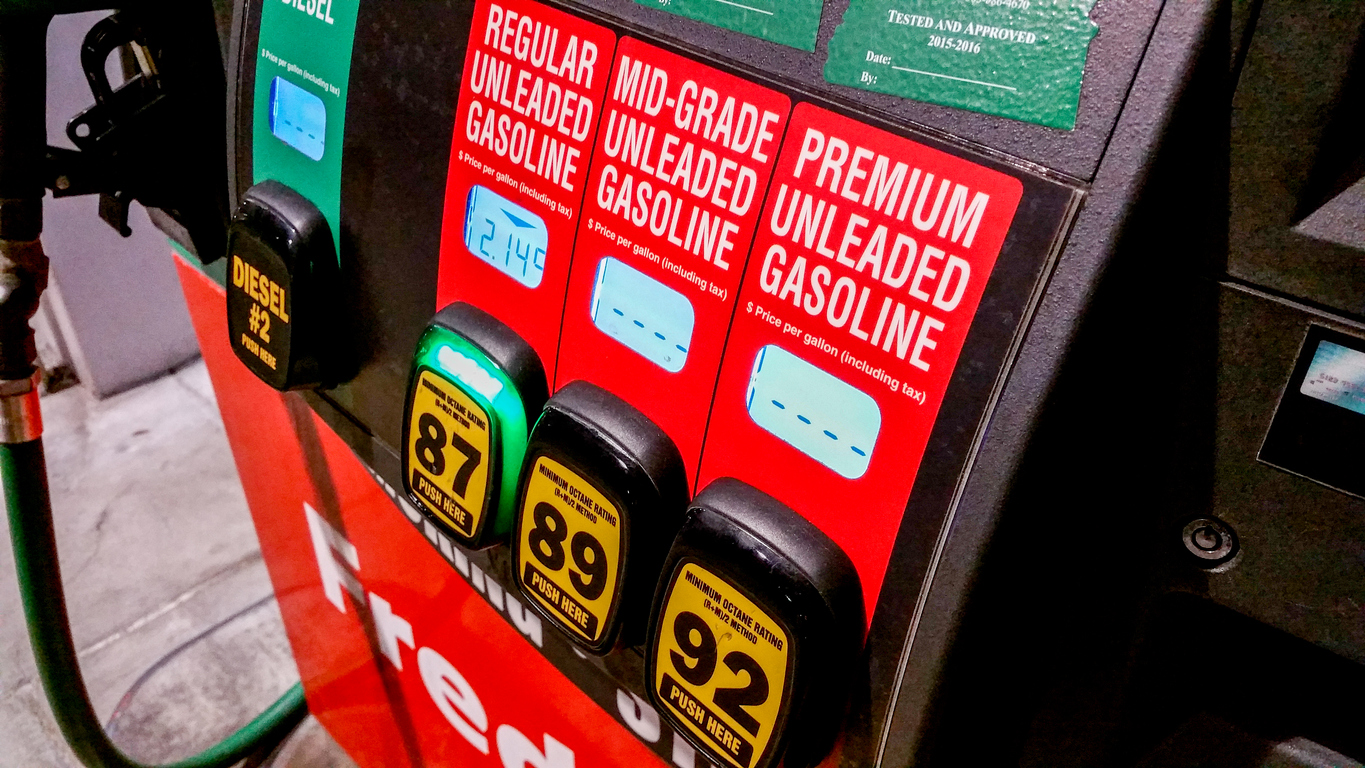 انخفاض سعري البنزين والمازوت واستقرار سعر الغاز