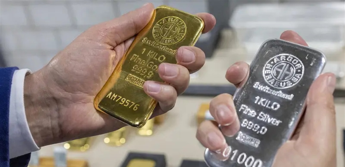 بعد خفض الفائدة الأميركية.. تراجع في أسعار الذهب والفضة عند مستوى قياسي!