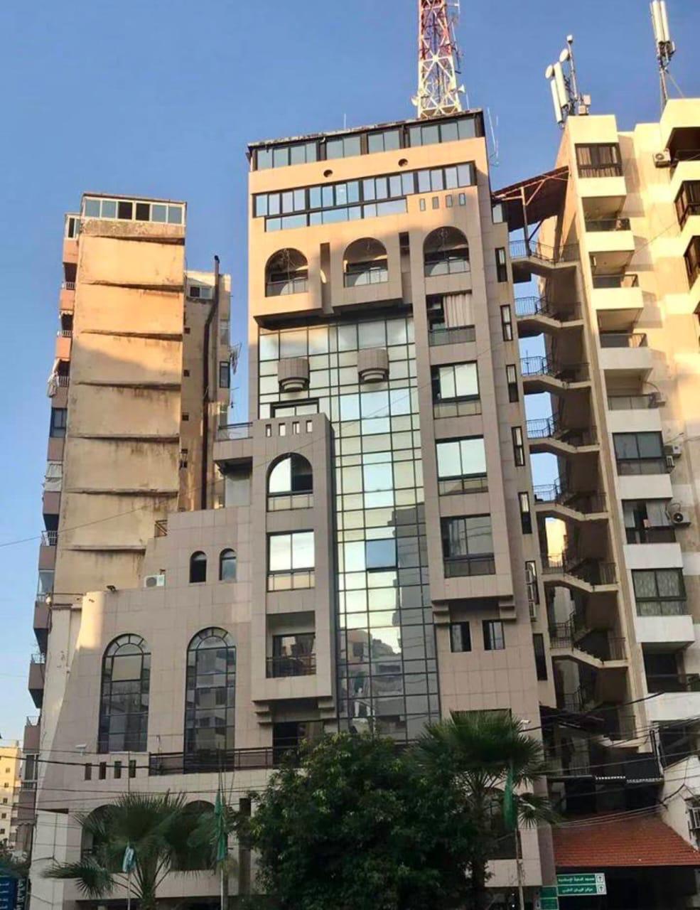 بعد استهداف مركز الجماعة الإسلامية في بيروت بيانات استنكار ودعوات إلى التهدئة!