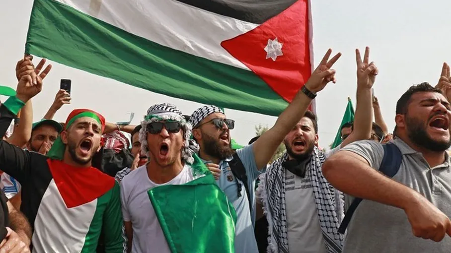 المخيمات الفلسطينية تنتفض دفاعًا عن الهوية!