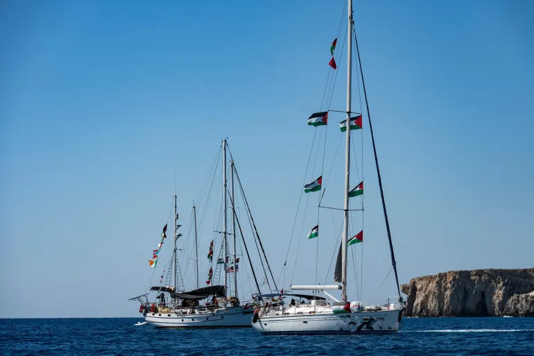 أسطول الصمود العالمي يواصل الإبحار نحو غزة!