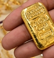 أسعار الذهب تهبط في المعاملات الفورية ... كم بلغ؟