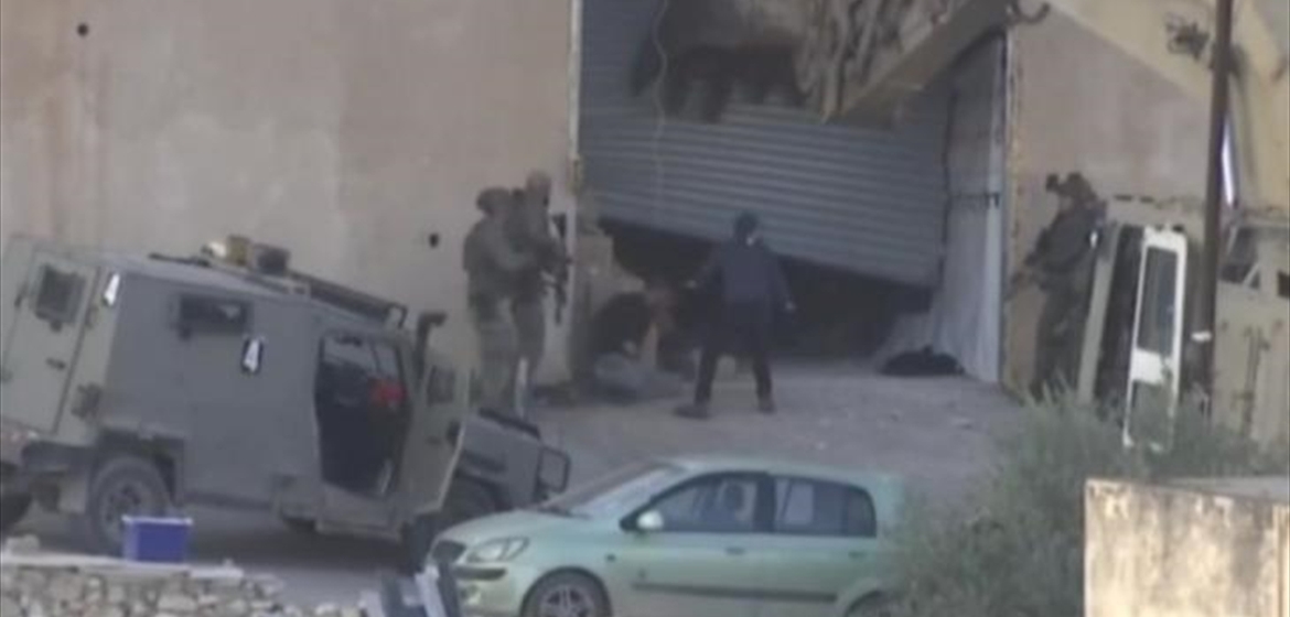 الاحتلال يعدم شابين في جنين...