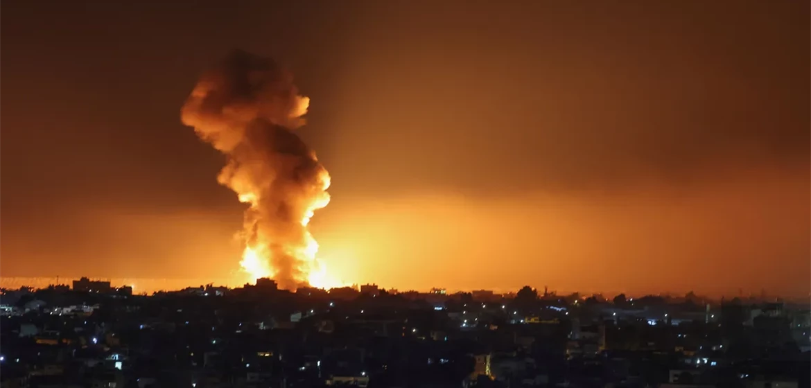 غارات إسرائيلية عنيفة على جنوب لبنان: جريحان وأضرار واسعة