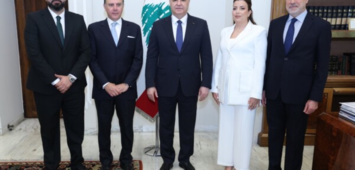 حاكم مصرف لبنان وأعضاء هيئة الأسواق المالية يؤدّون اليمين أمام الرئيس عون!