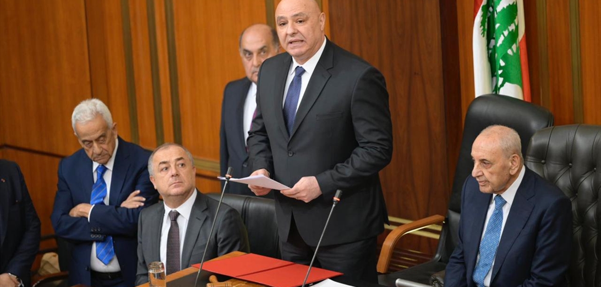 عون يشيد بإقرار الموازنة ويؤكد حماية حقوق موظفي القطاع العام