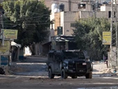 قوات الاحتلال تحتجز فلسطينيين وتقيم حاجزا غرب جنين!