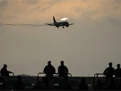 عدوان بالطيران الحربي يستهدف فانزويلا والحكومة تتهم واشنطن بالهجوم!