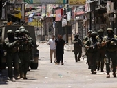 قوات الاحتلال تعتقل 13 فلسطينيا من الضفة الغربية والقدس!