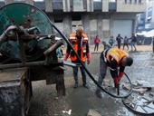 بلدية غزة تناشد العالم دعمها في توفير الآليات وفتح الطرق!