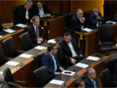 جلسة نيابية بروتوكولية... تثبيت القديم وتغييرات محدودة على هامش الجمود السياسي!