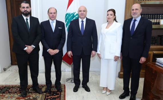 حاكم مصرف لبنان وأعضاء هيئة الأسواق المالية يؤدّون اليمين أمام الرئيس عون!